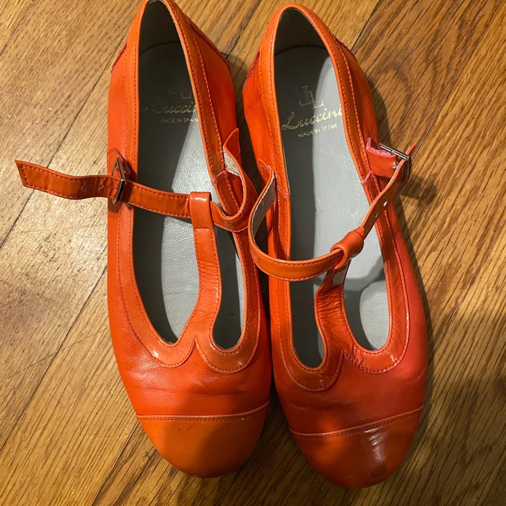 Coral Luccini patent leather Mary Jane’s size 33